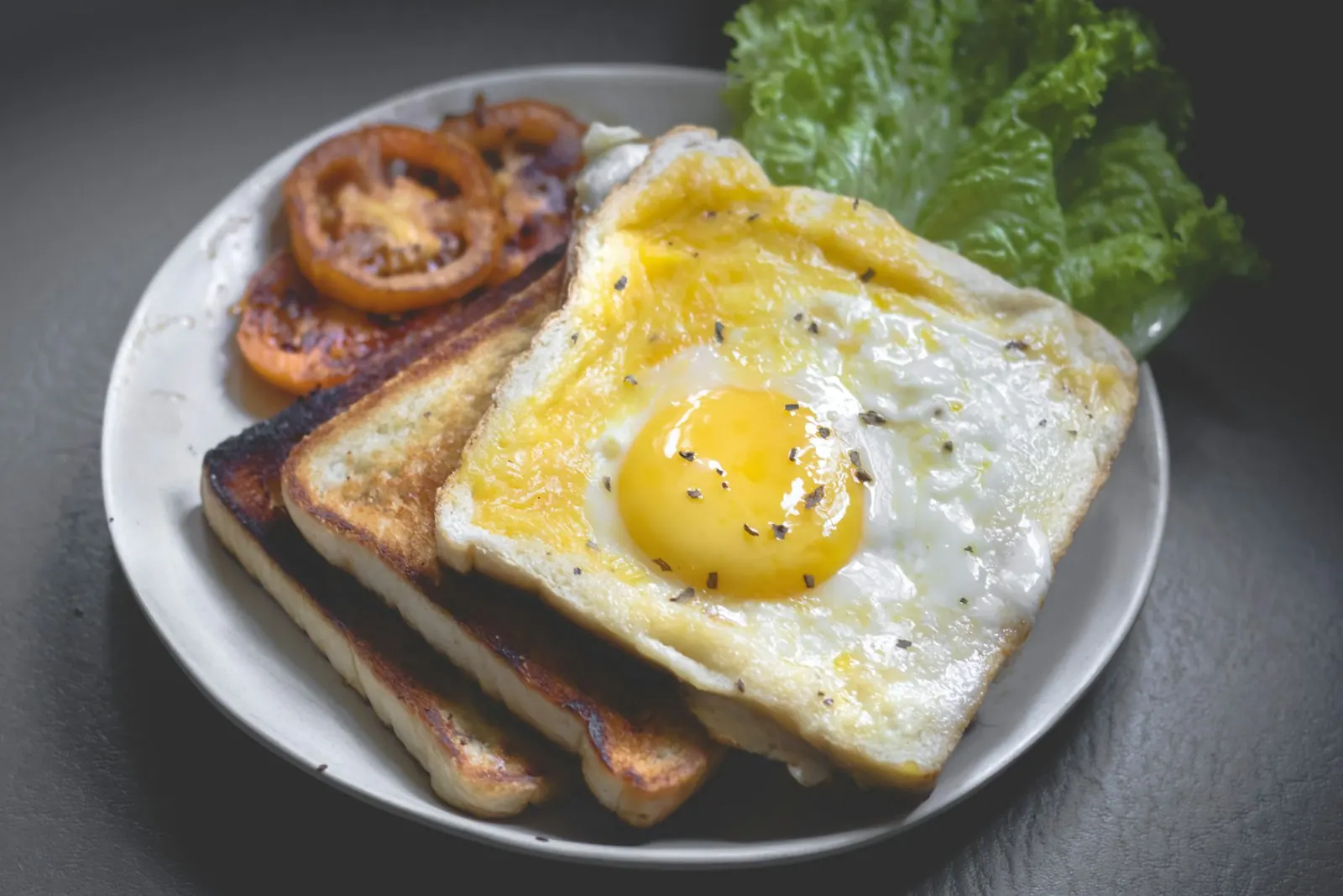 Full big breakfast plate with eggs, bacon, tomato and mushrooms